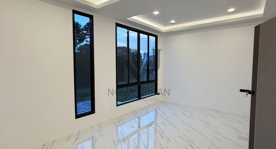 For sale 4 bedrooms townhouse in South Pattaya, Pattaya