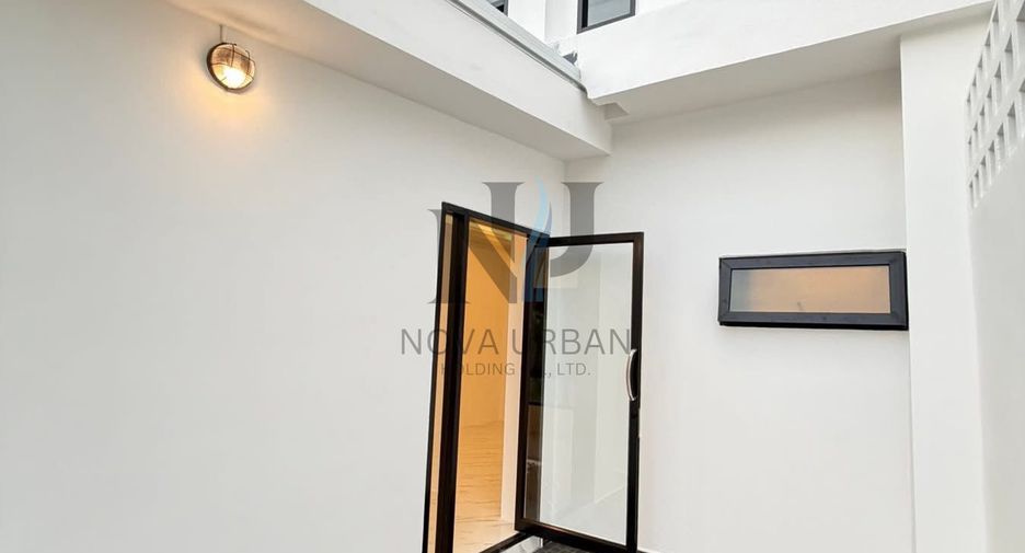 For sale 4 bedrooms townhouse in South Pattaya, Pattaya