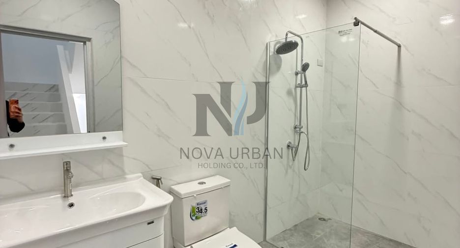 For sale 4 bedrooms townhouse in South Pattaya, Pattaya