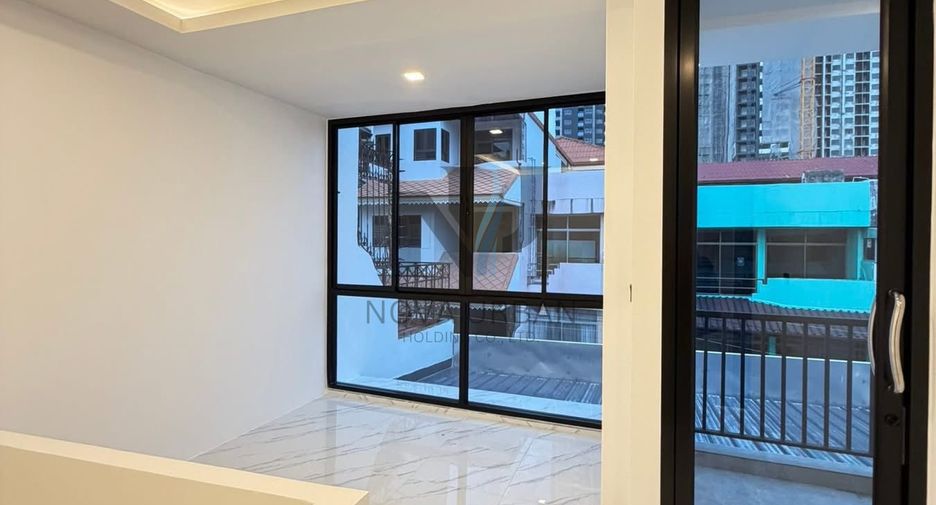 For sale 4 bedrooms townhouse in South Pattaya, Pattaya