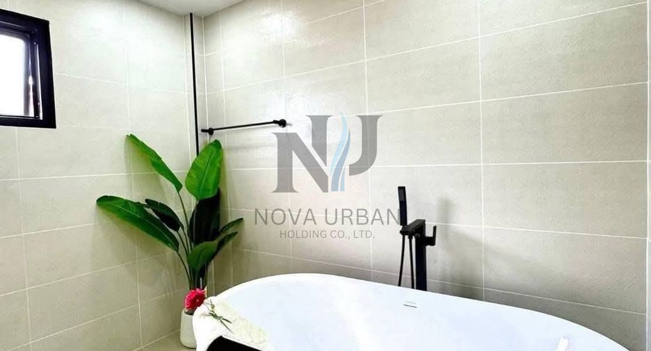 For sale 4 bedrooms house in Bang Lamung, Chonburi