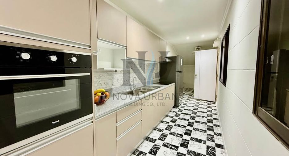 For sale 4 bedrooms villa in Bang Lamung, Chonburi