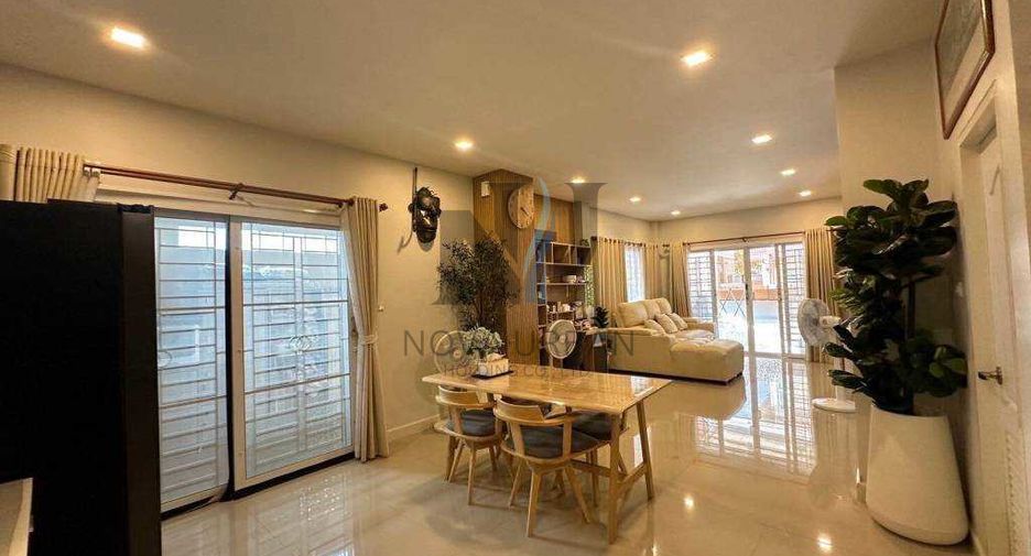 Casa en venta de 4 habitaciones en Bang Lamung, Chonburi
