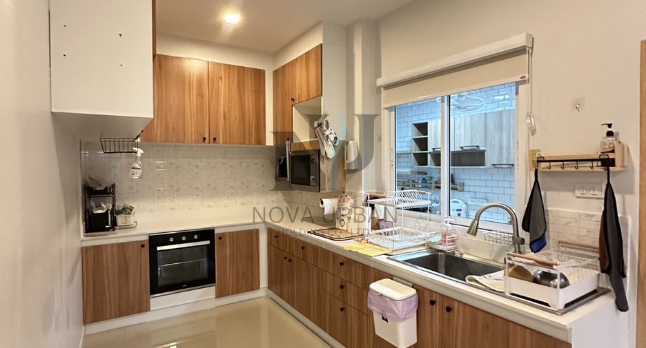 Casa en venta de 4 habitaciones en Bang Lamung, Chonburi