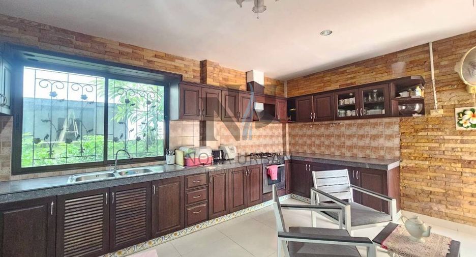 Продажа 4 спальни вилла в Йомтиен, Паттайя