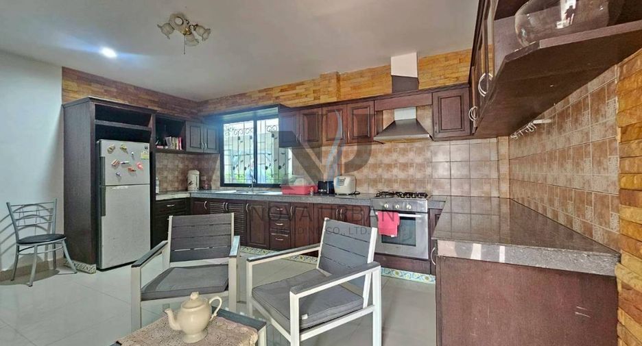 Продажа 4 спальни вилла в Йомтиен, Паттайя