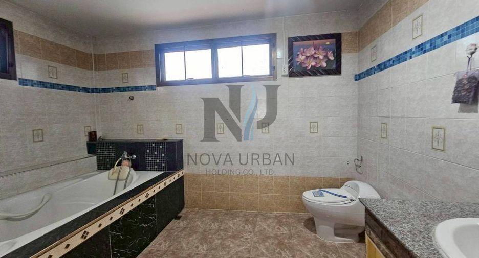 Продажа 4 спальни вилла в Йомтиен, Паттайя