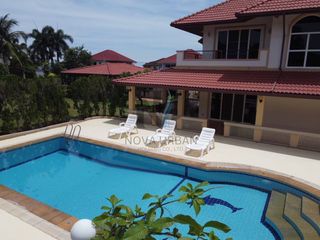 Villa en venta de 4 habitaciones en Bang Saray, Pattaya