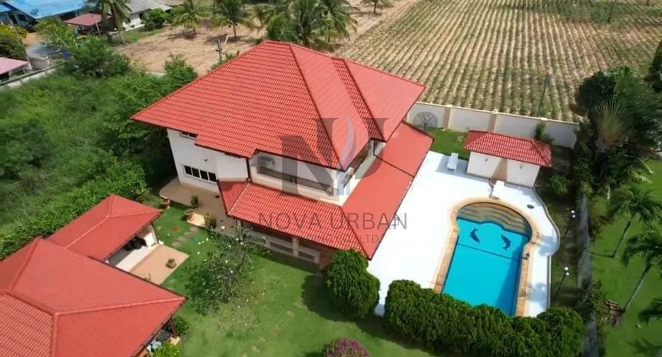 For sale 4 bedrooms villa in Sattahip, Chonburi