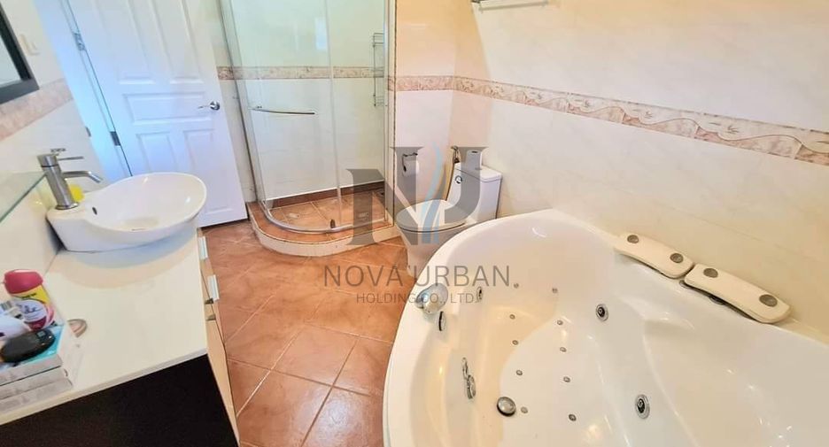 For sale 4 bedrooms villa in Sattahip, Chonburi