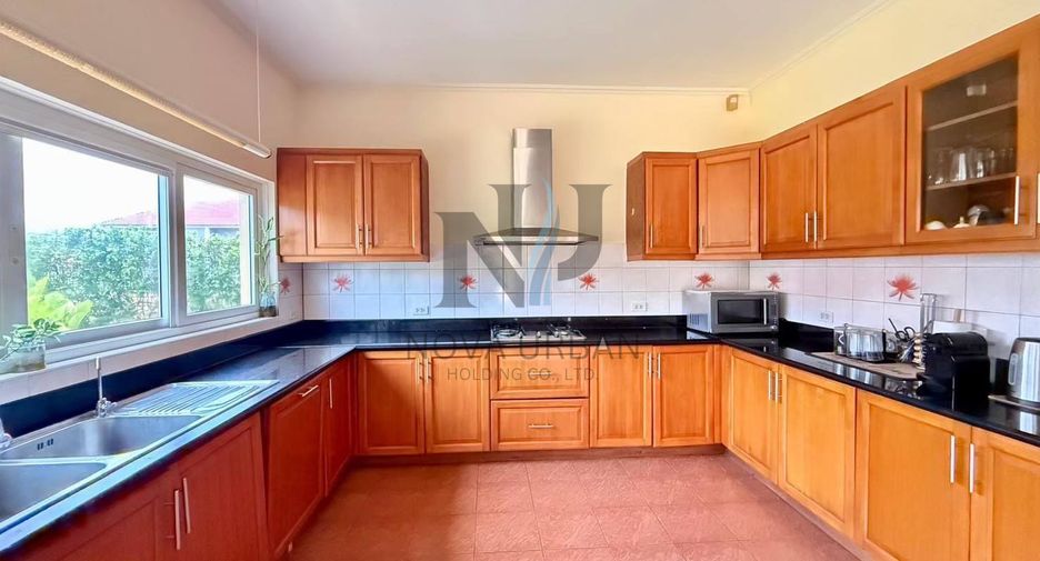 For sale 4 bedrooms villa in Sattahip, Chonburi