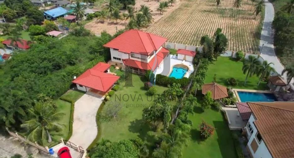 For sale 4 bedrooms villa in Sattahip, Chonburi