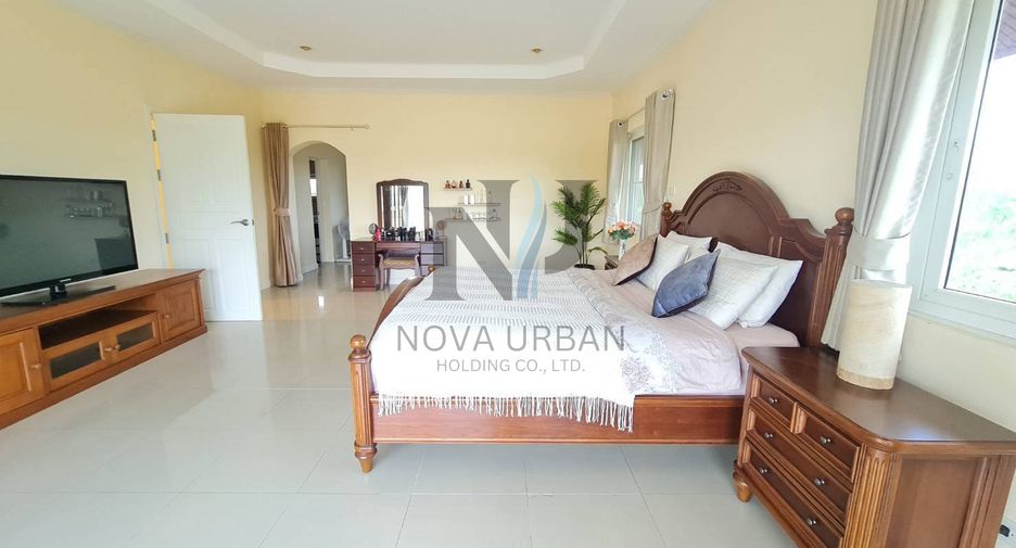 For sale 4 bedrooms villa in Sattahip, Chonburi