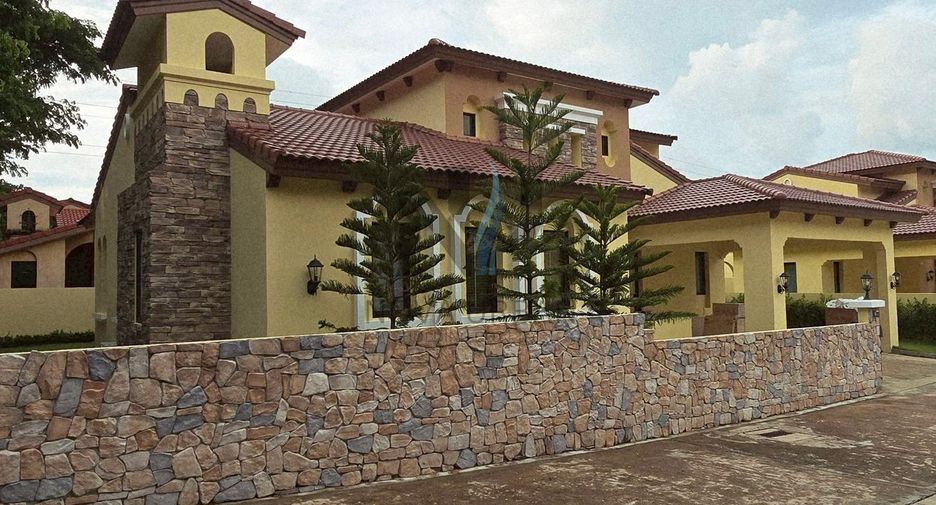 Casa en alquiler y en venta de 3 habitaciones en Sattahip, Chonburi