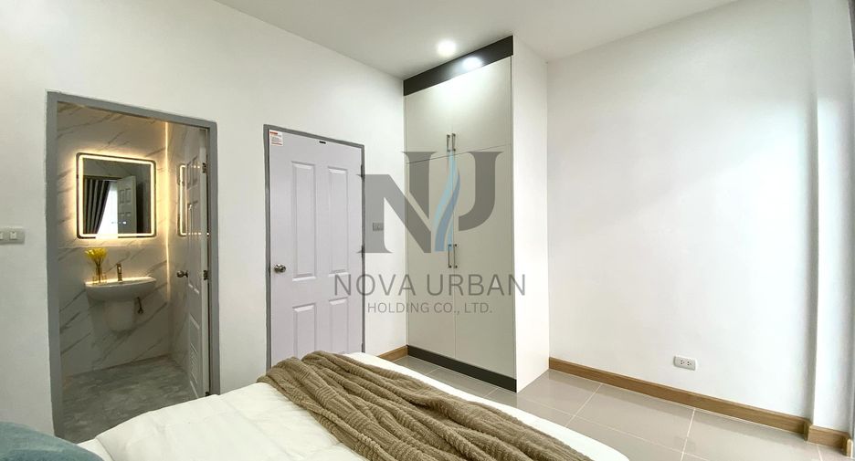 Casa adosada en venta de 2 habitaciones en Bang Lamung, Chonburi