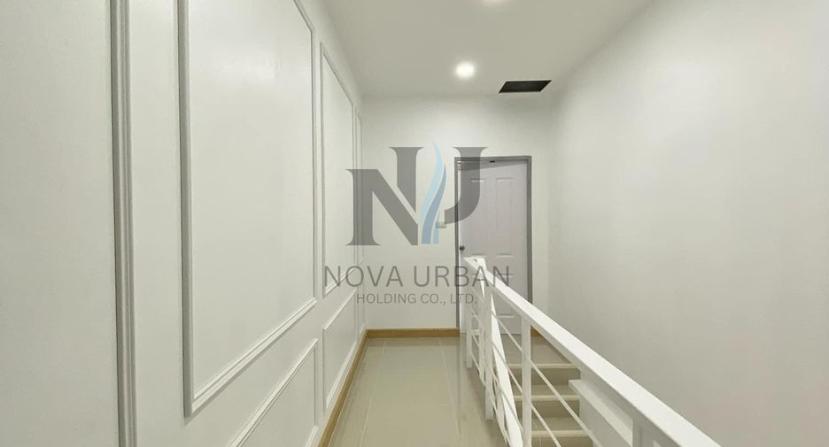 Casa adosada en venta de 2 habitaciones en Bang Lamung, Chonburi