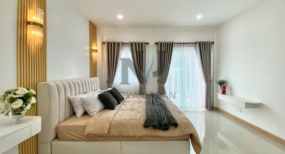 Casa adosada en venta de 2 habitaciones en Bang Lamung, Chonburi
