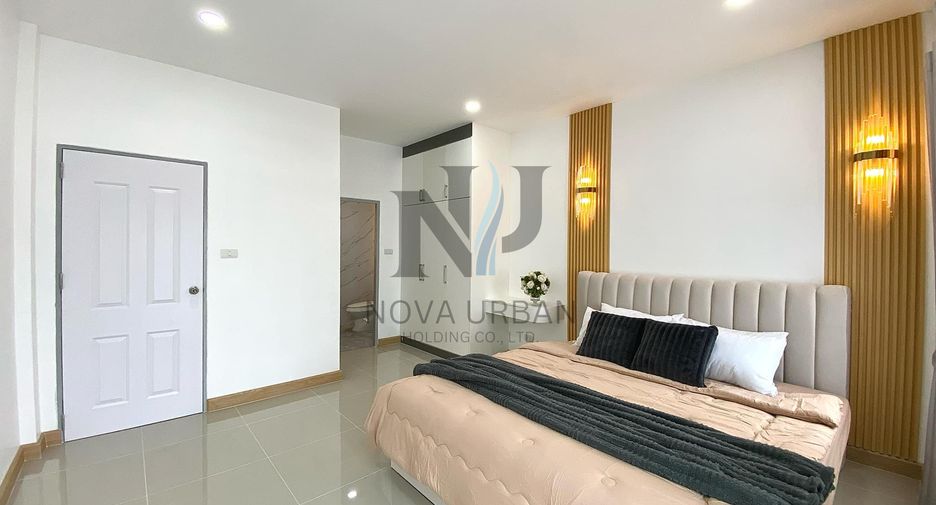 Casa adosada en venta de 2 habitaciones en Bang Lamung, Chonburi
