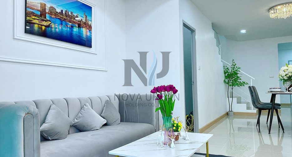 Casa adosada en venta de 2 habitaciones en Bang Lamung, Chonburi