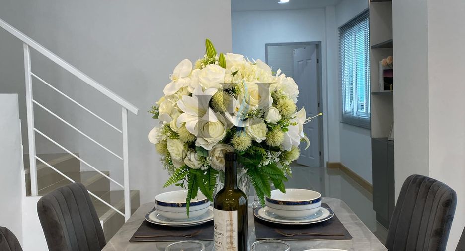 Casa adosada en venta de 2 habitaciones en Bang Lamung, Chonburi