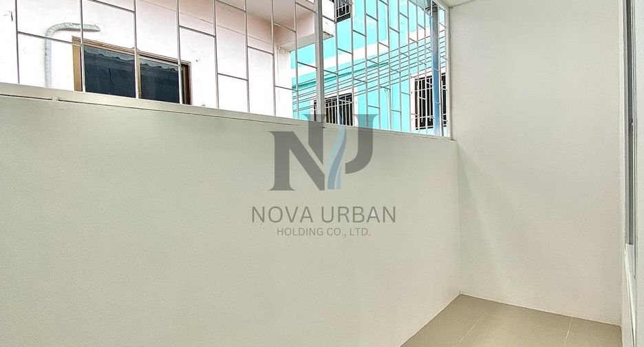 Casa adosada en venta de 2 habitaciones en Bang Lamung, Chonburi
