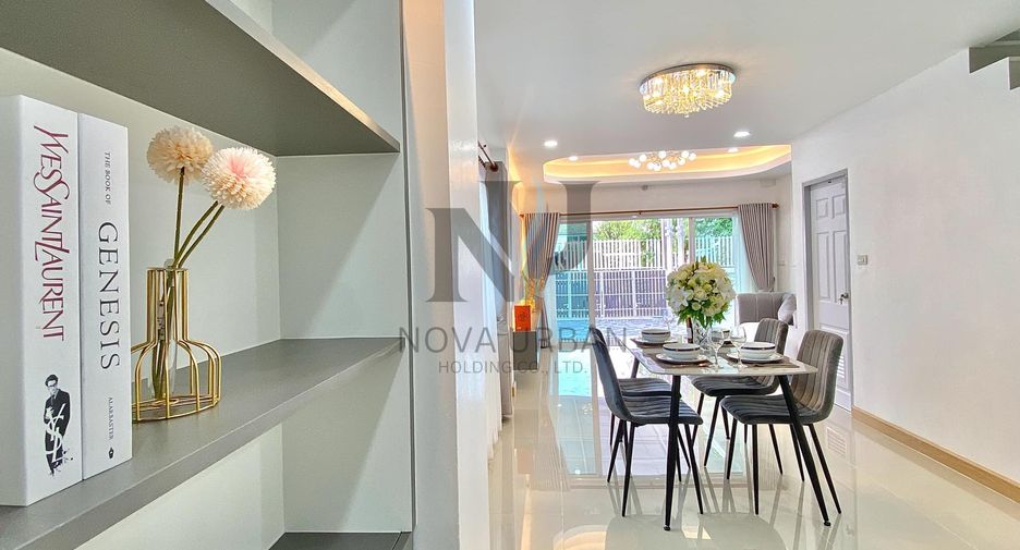 Casa adosada en venta de 2 habitaciones en Bang Lamung, Chonburi