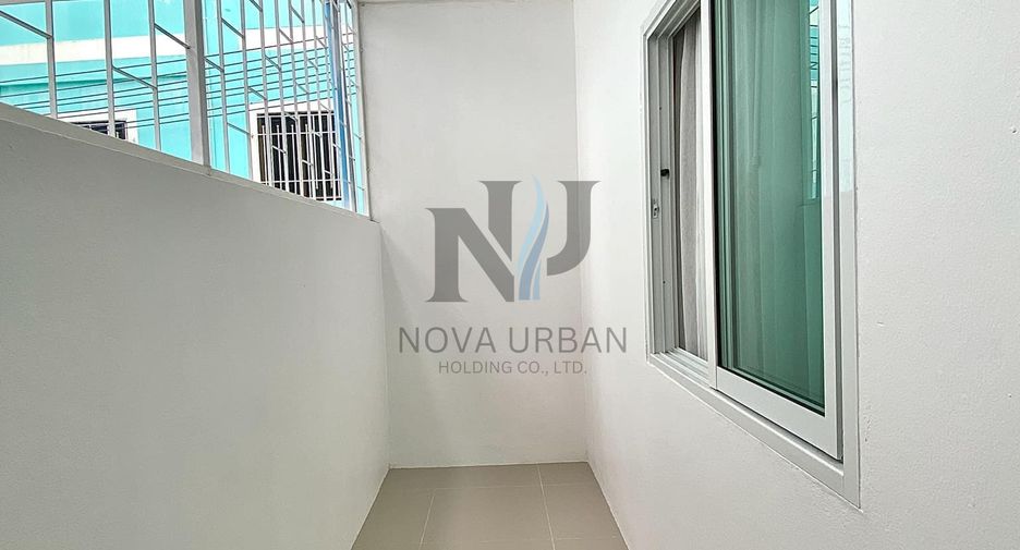 Casa adosada en venta de 2 habitaciones en Bang Lamung, Chonburi