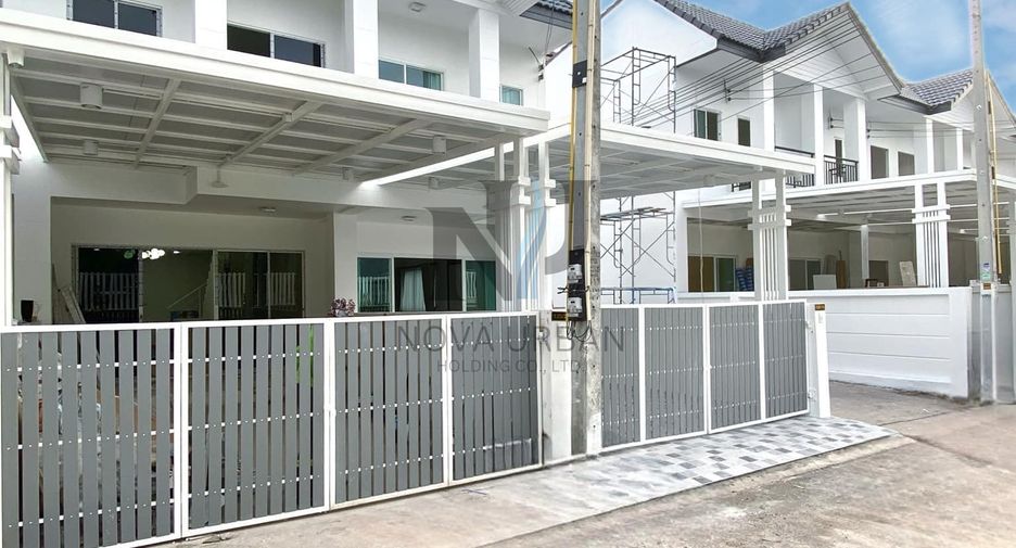Casa adosada en venta de 2 habitaciones en Bang Lamung, Chonburi
