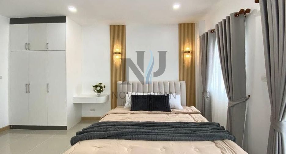 Casa adosada en venta de 2 habitaciones en Bang Lamung, Chonburi