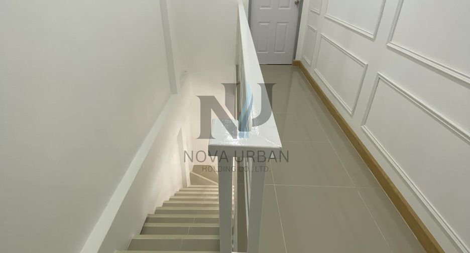 Casa adosada en venta de 2 habitaciones en Bang Lamung, Chonburi