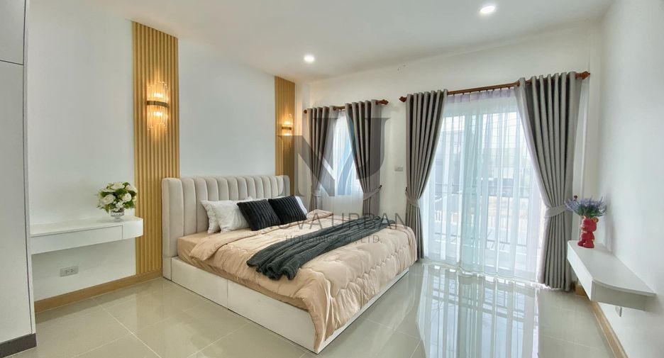 Casa adosada en venta de 2 habitaciones en Bang Lamung, Chonburi