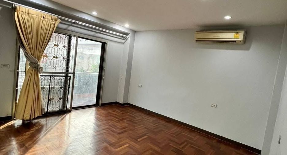 Büro zur Miete mit 11 Zimmer in Din Daeng, Bangkok