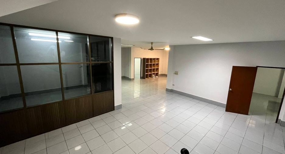 Büro zur Miete mit 11 Zimmer in Din Daeng, Bangkok