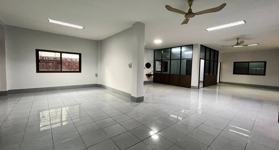 Büro zur Miete mit 11 Zimmer in Din Daeng, Bangkok