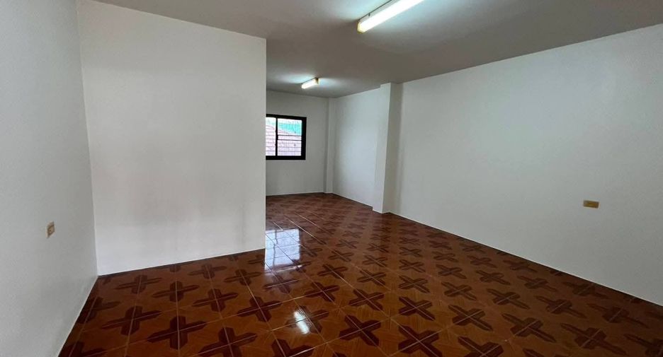 Büro zur Miete mit 11 Zimmer in Din Daeng, Bangkok