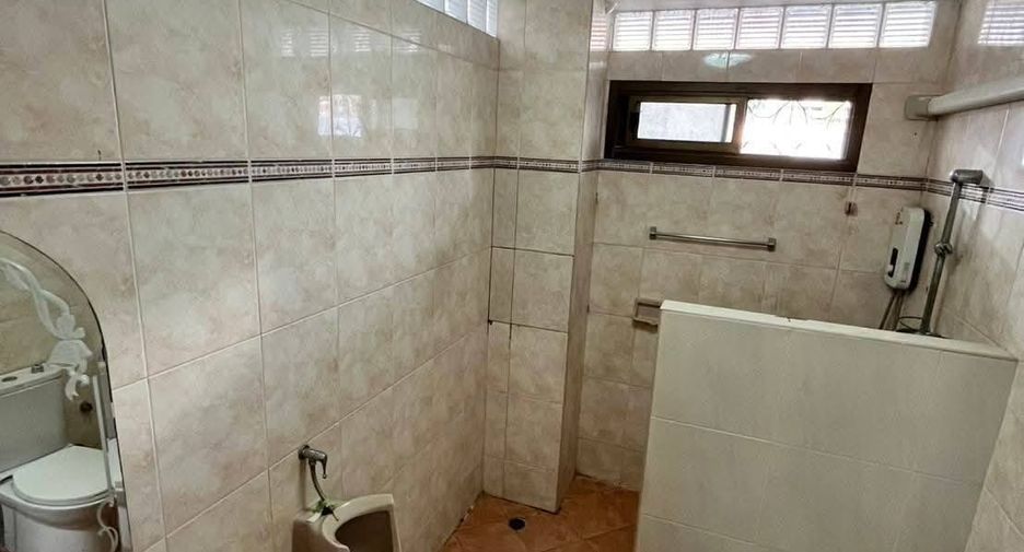 Büro zur Miete mit 11 Zimmer in Din Daeng, Bangkok