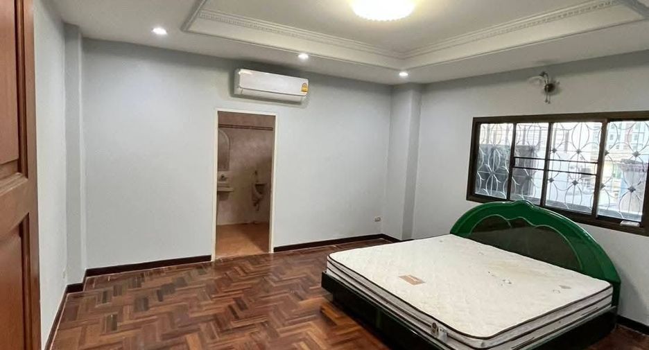 Büro zur Miete mit 11 Zimmer in Din Daeng, Bangkok