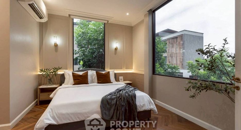 Haus zur Miete und zum Kauf mit 5 Zimmer in Phra Khanong, Bangkok
