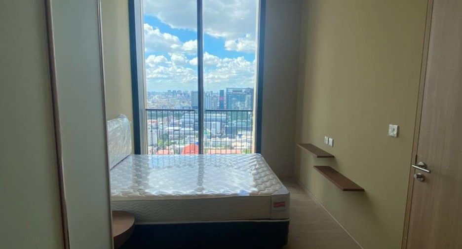 For sale 1 bed condo in Khlong Toei, Bangkok