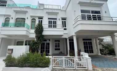 Casa adosada en venta de 3 habitaciones en North Pattaya, Pattaya