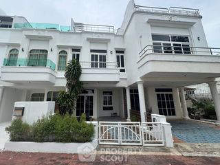 For sale 3 bedrooms townhouse in Bang Lamung, Chonburi