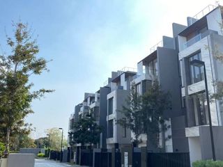 For sale 3 ベッドルーム house in Phra Khanong, Bangkok