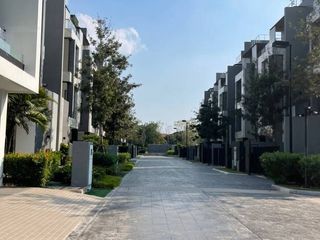 For sale 3 ベッドルーム house in Phra Khanong, Bangkok
