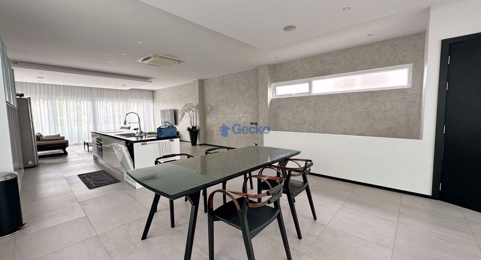 For sale 2 bedrooms house in East Pattaya, Pattaya