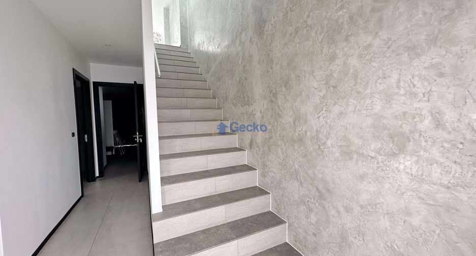 For sale 2 bedrooms house in East Pattaya, Pattaya