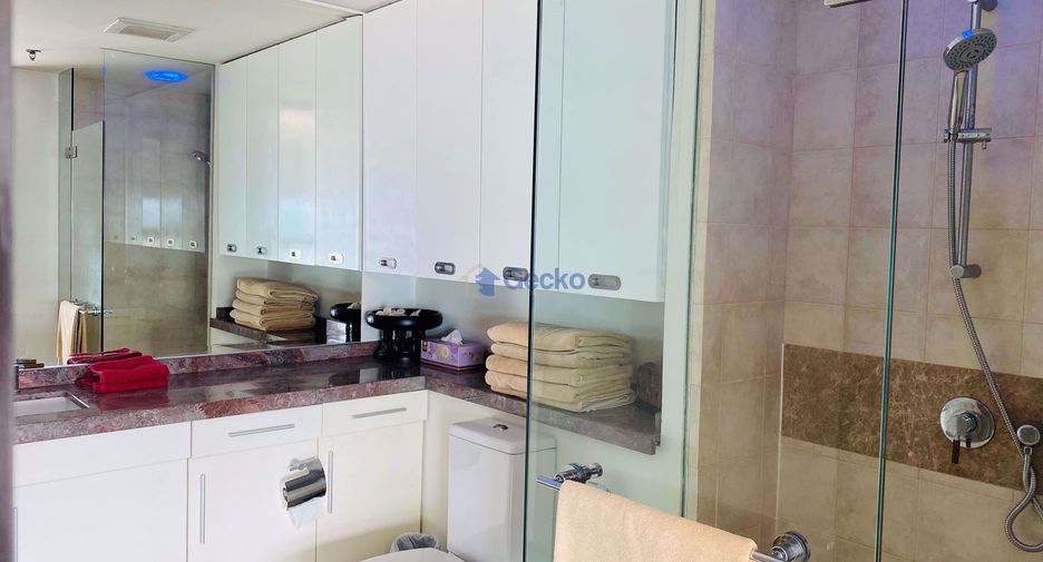 For rent 2 bedrooms condo in Central Pattaya, Pattaya