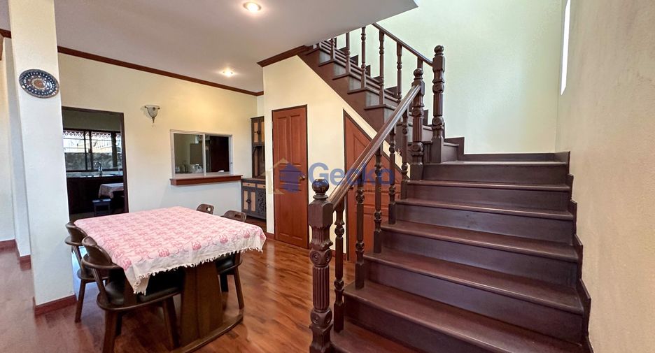 For sale 4 bedrooms house in East Pattaya, Pattaya