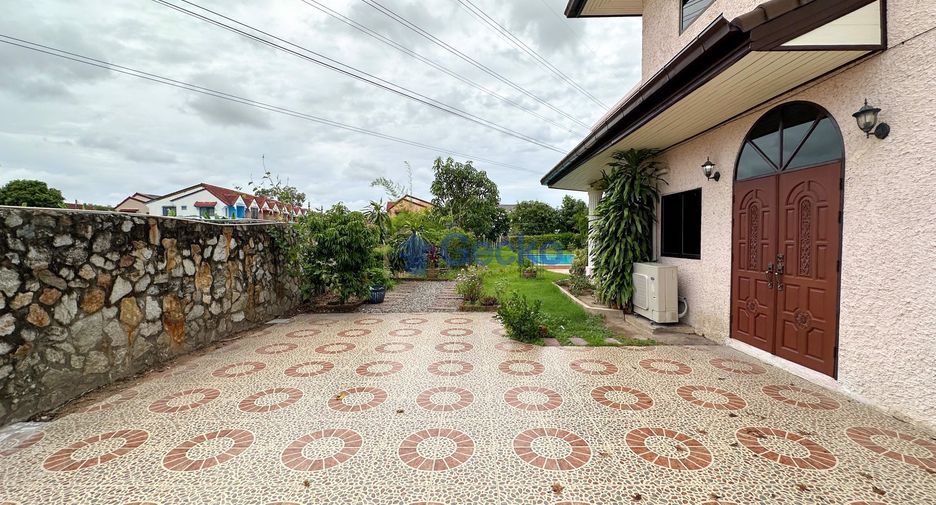 For sale 4 bedrooms house in East Pattaya, Pattaya