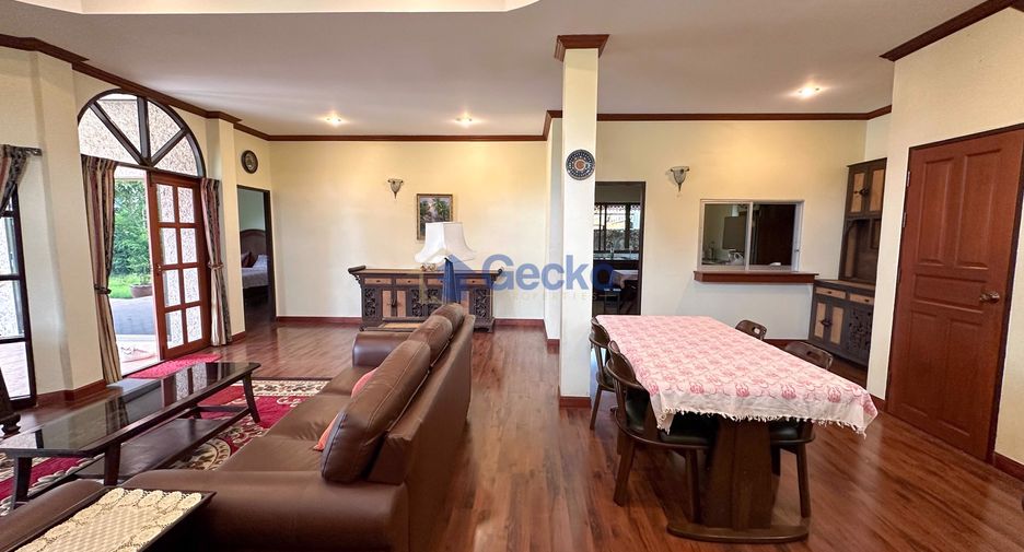 For sale 4 bedrooms house in East Pattaya, Pattaya