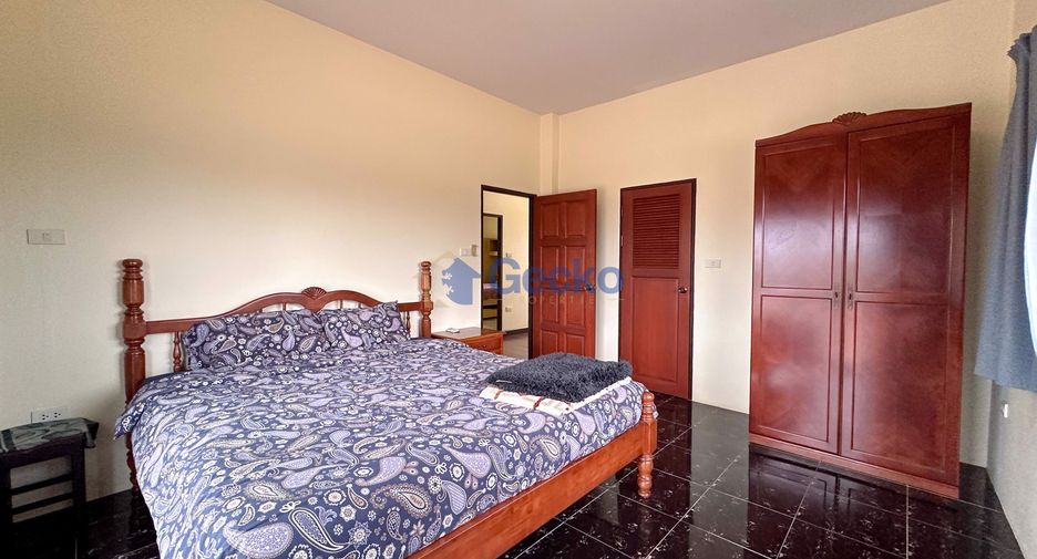 For sale 4 bedrooms house in East Pattaya, Pattaya